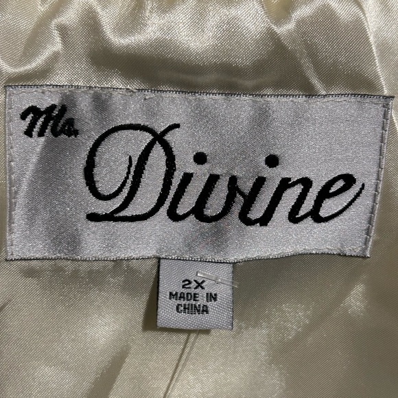 Women’s Ms. Design Collection white faux fur cape (Never worn) Size 2X - Picture 11 of 14